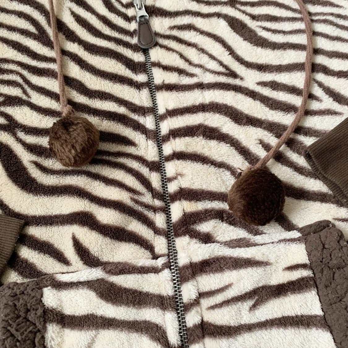 라떼갸루 지브라 폼폼이 후드집업 상품이미지3