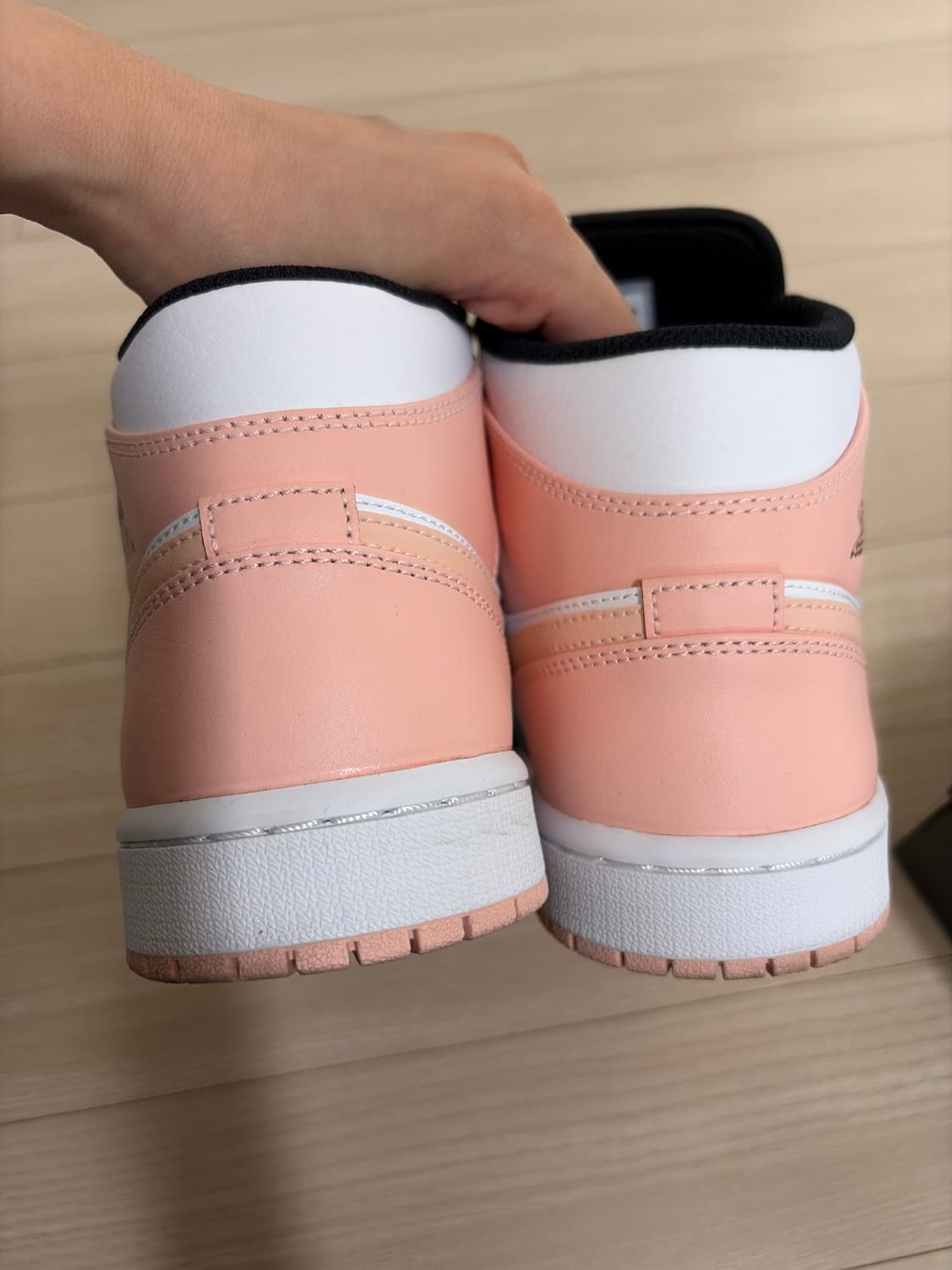 에어조던 1 미드 아크틱 오렌지 상품이미지3