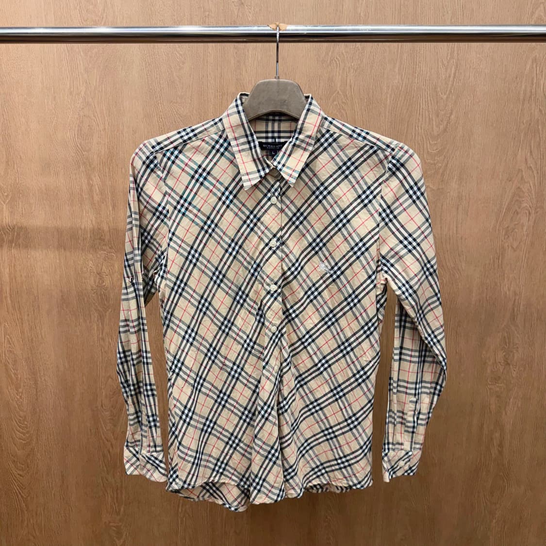 버버리 런던 코튼 셔츠 노바 체크 패턴 로고 자수 디테일 슬림핏 베이지 상품이미지2