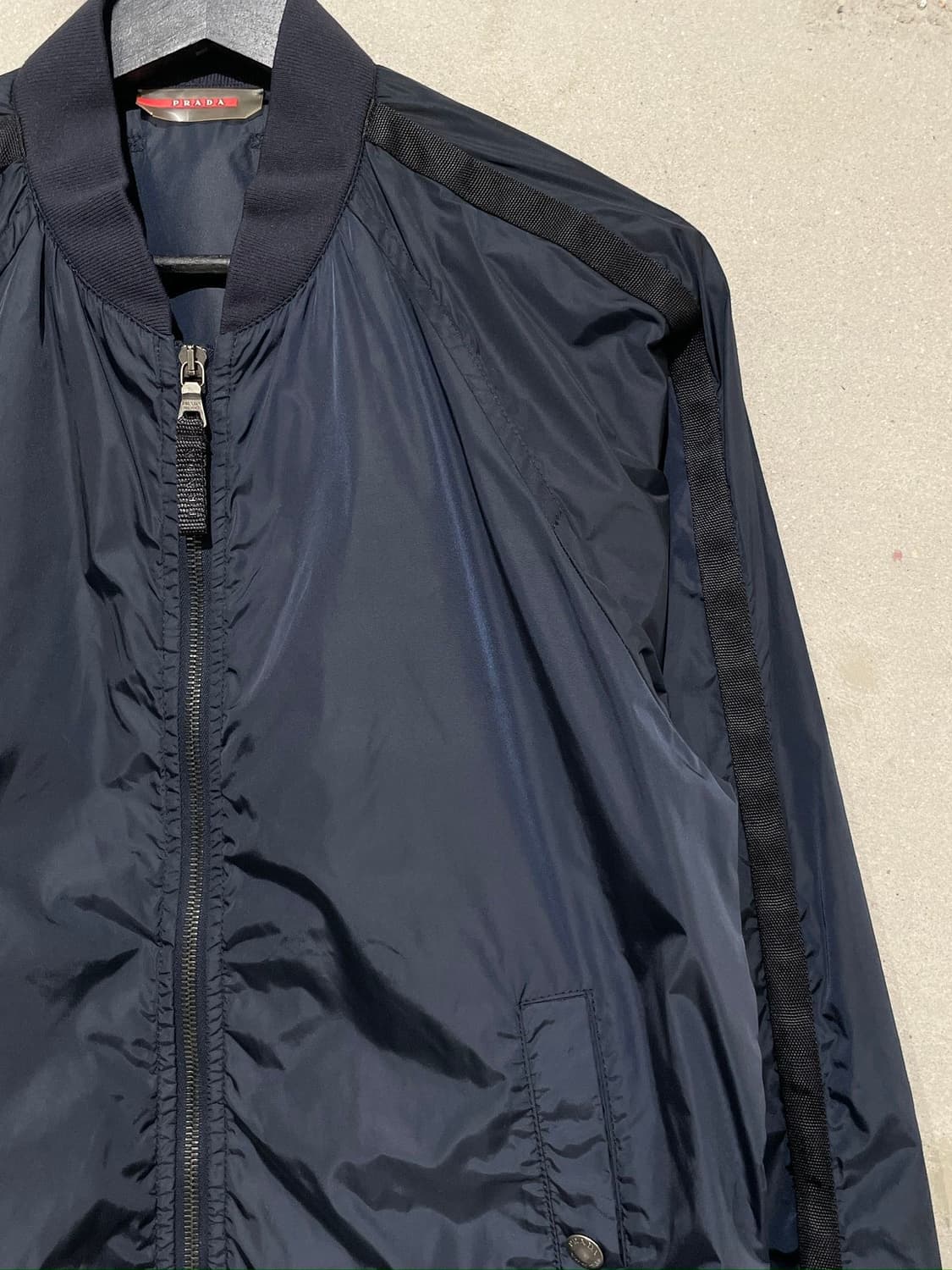 프라다 다크 네이비 슬리브 패널 나일론 자켓 상품이미지3