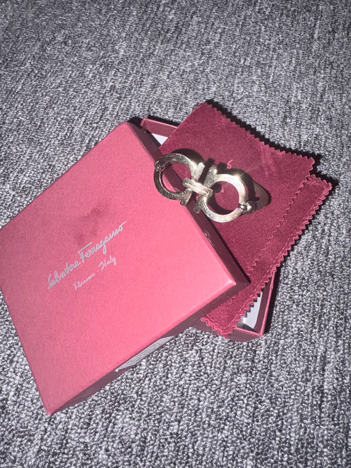 페라가모 골드 팔찌 판매합니다. 상품이미지1