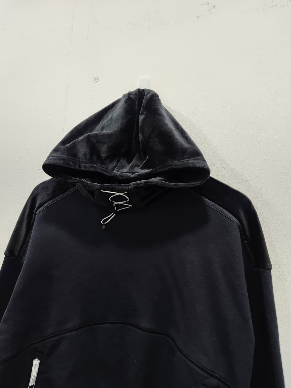 언더아머 세미 크롭 벨벳 후드티 여성 100사이즈 (안감기모) 상품이미지2