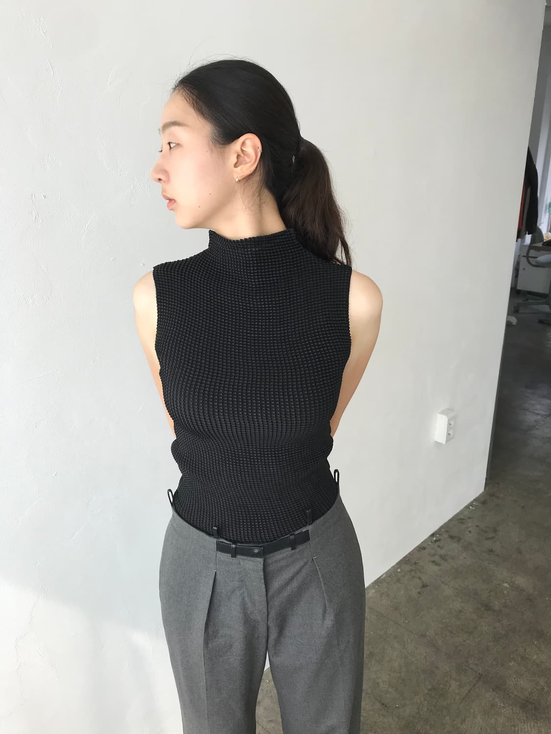 플리츠 터틀넥 슬리브리스  상품이미지10