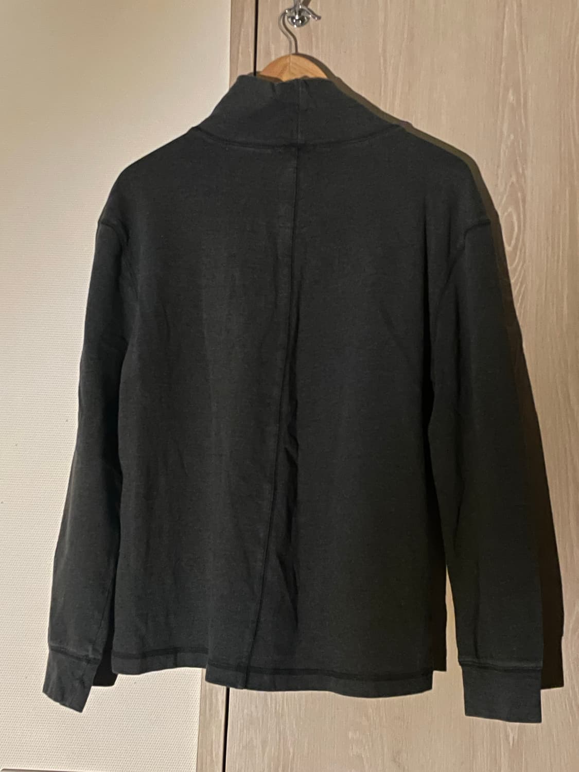 나아나나 크롭 루즈드 터틀넥 티셔츠 상품이미지2