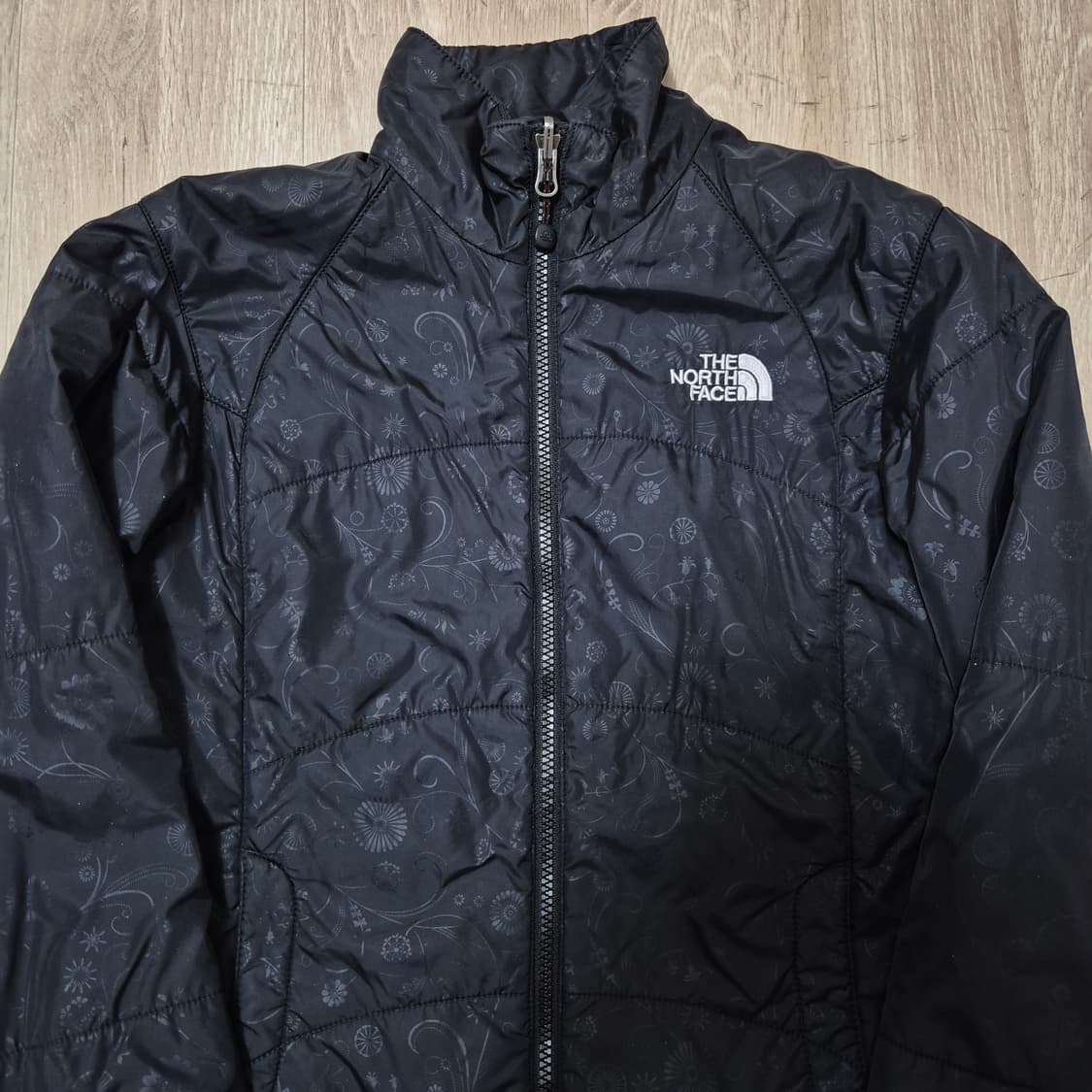 노스페이스 블랙 패턴 경량패딩 점퍼 M(85) 상품이미지2