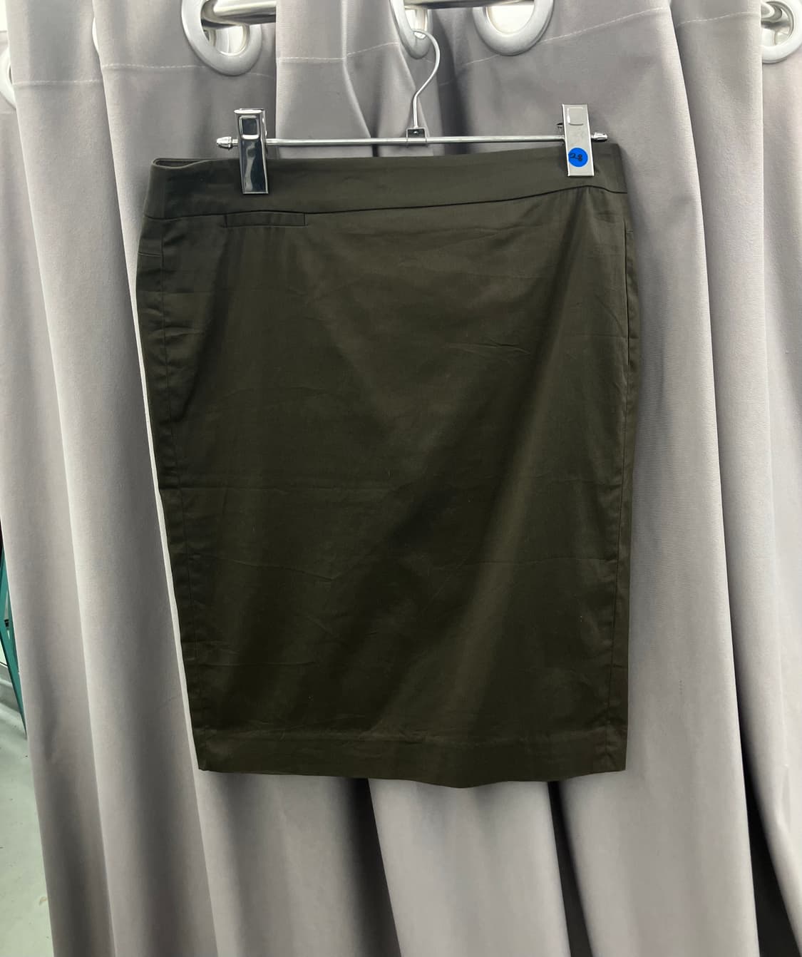 미니멀 백 슬릿 미디 스커트 상품이미지1