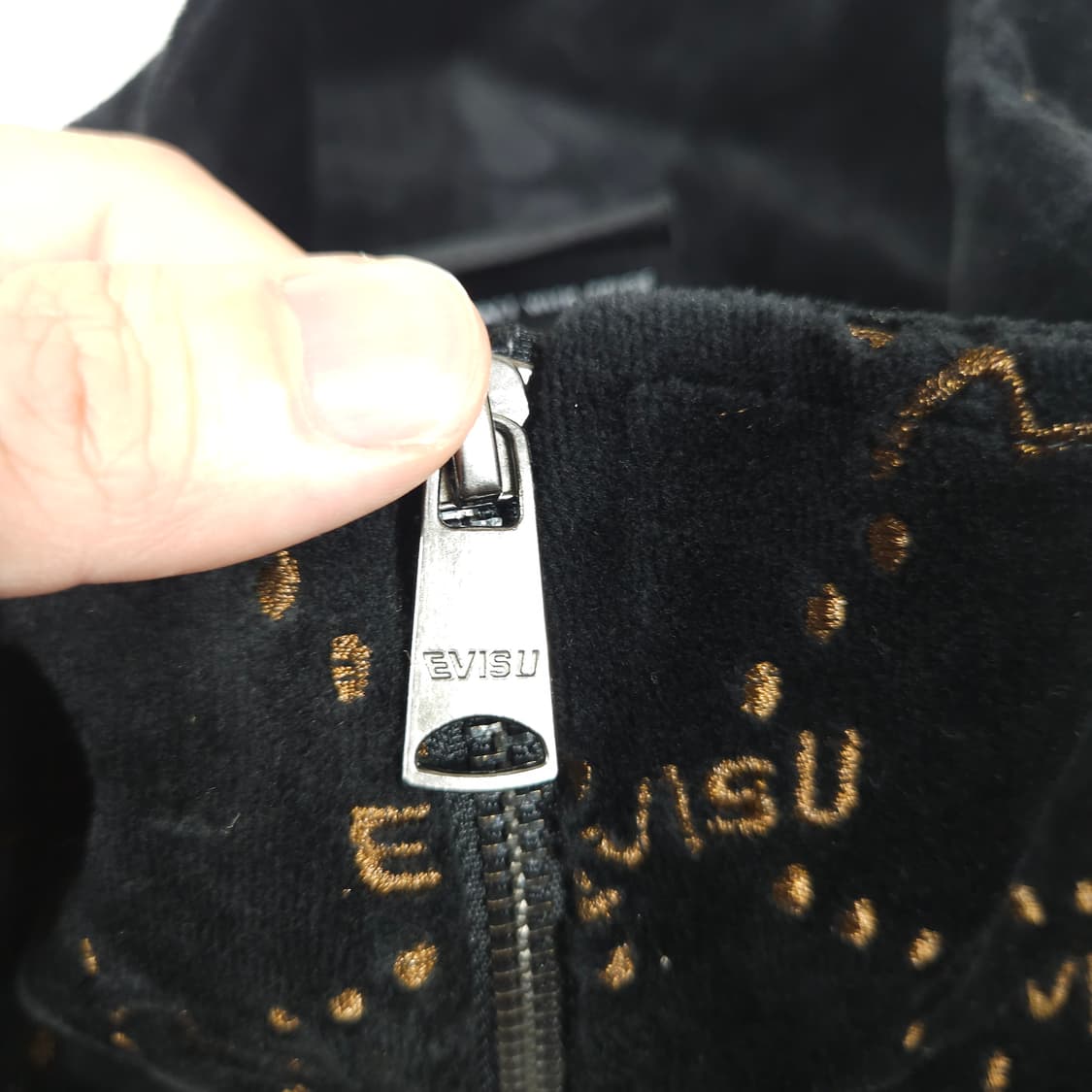 에비수 모노그램 벨벳 져지 상품이미지3