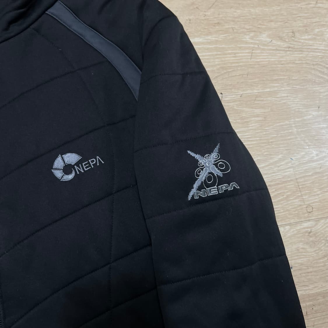 네파 여성 스탠드넥 경량 패딩 [블랙] M/95 상품이미지4