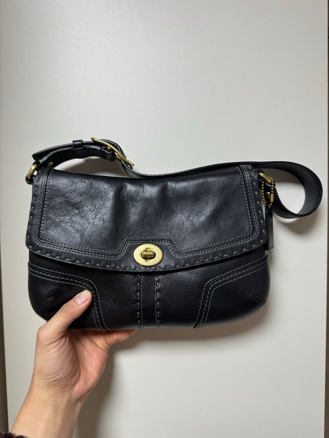 코치 소호 숄더백 블랙 상품이미지1