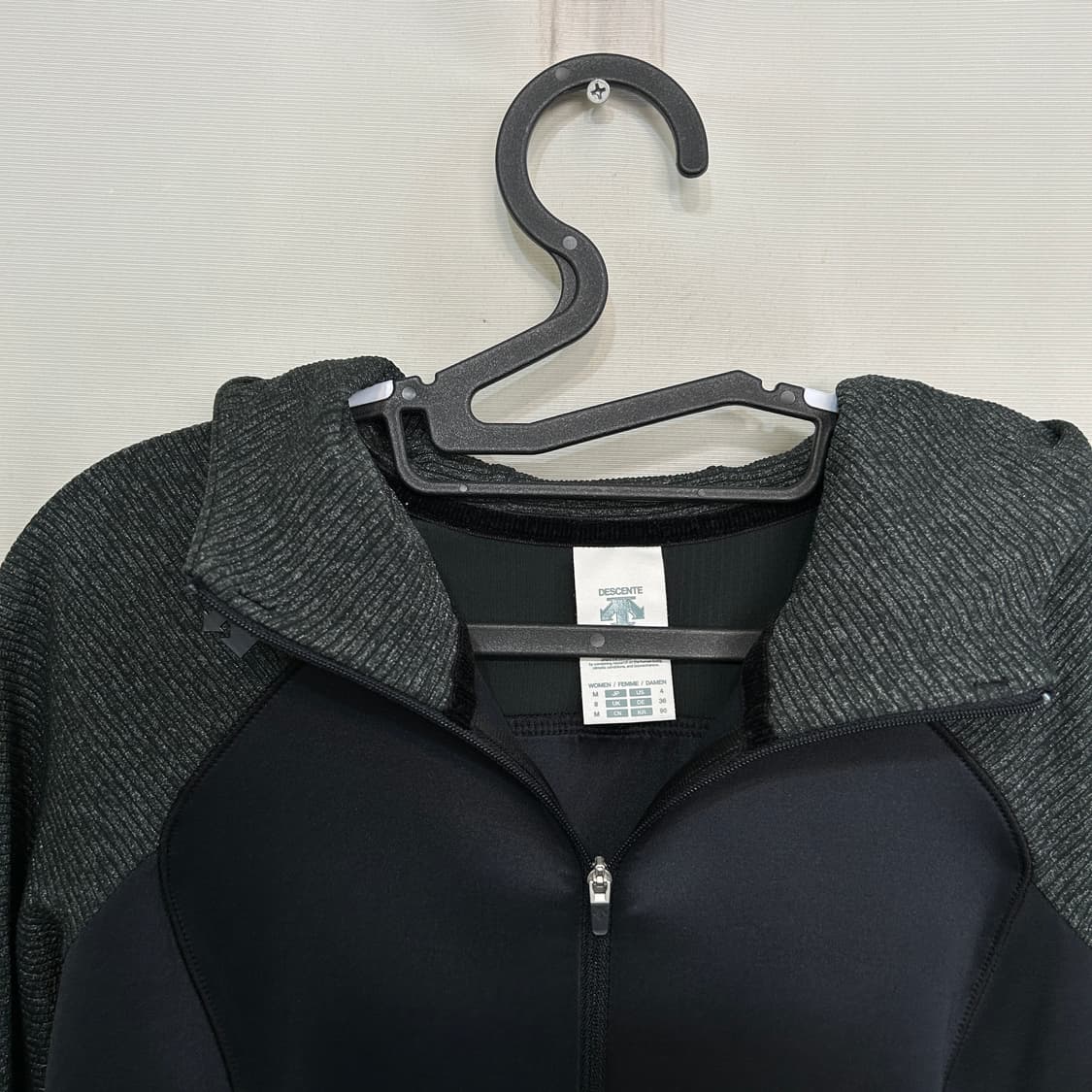 데상트 여성 후드 집업 90  상품이미지2