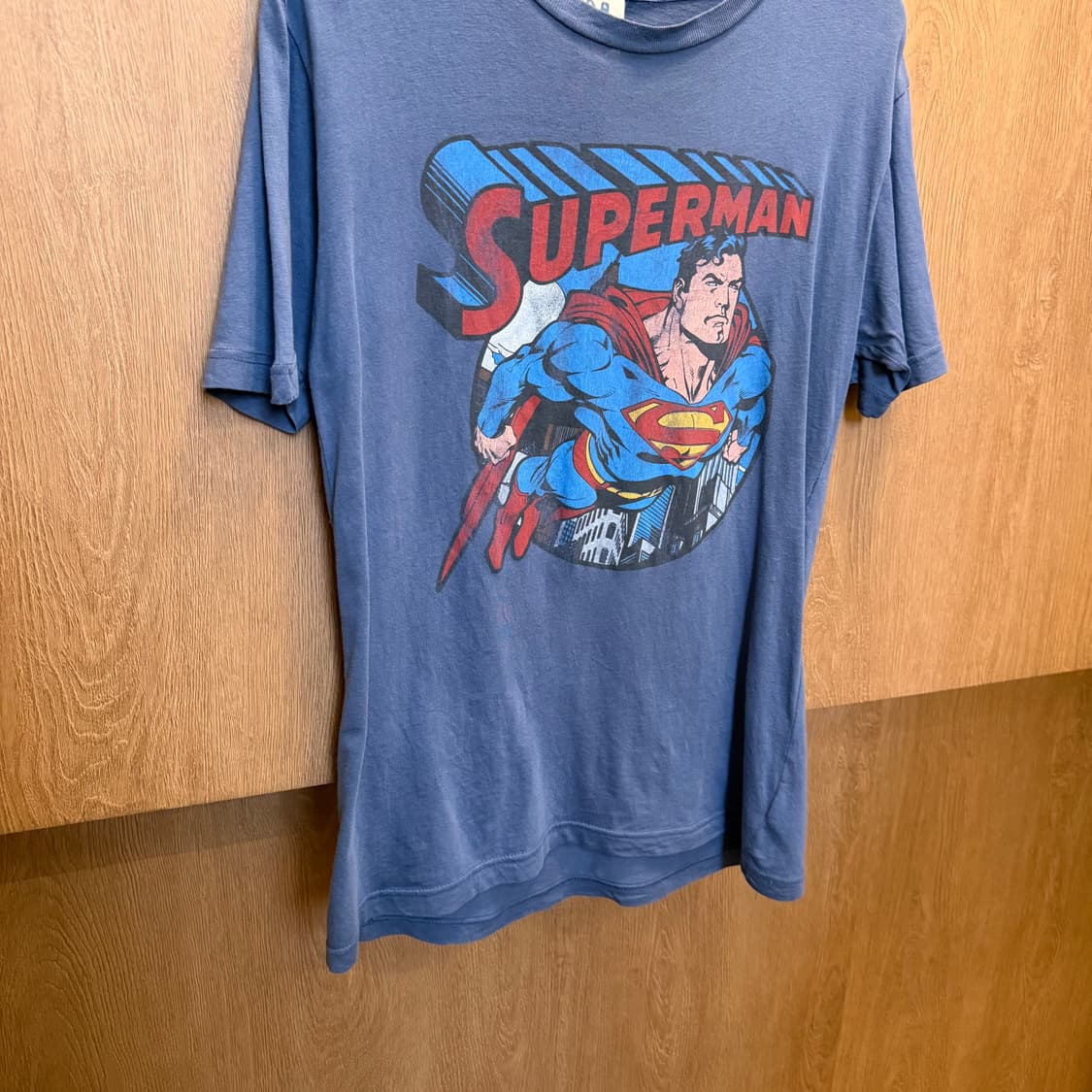 정크 푸드 라운드넥 반팔 티셔츠 DC 코믹스 슈퍼맨 프린팅 디테일 블루 상품이미지4