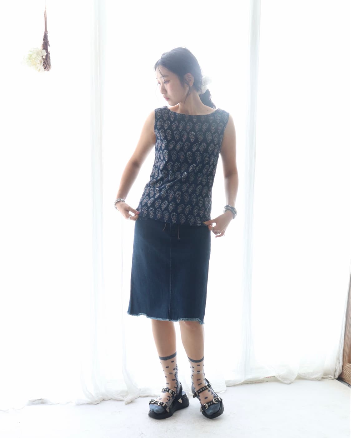 [45rpm] Indigo Floral Sleeveless Blouse 상품이미지4