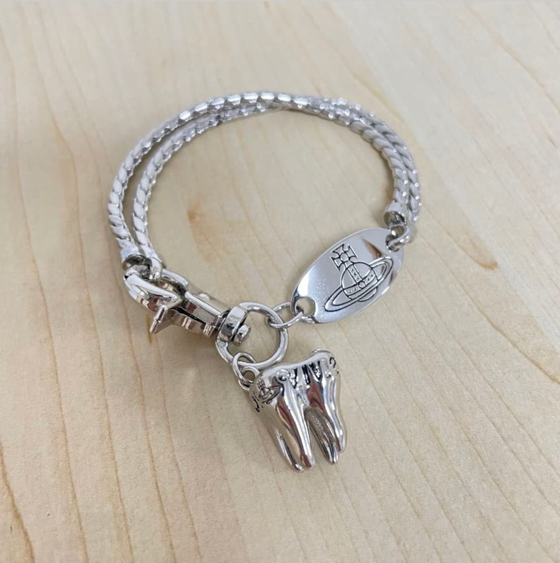 비비안웨스트우드 아카이브 이빨 orb 로고 팔찌 상품이미지1