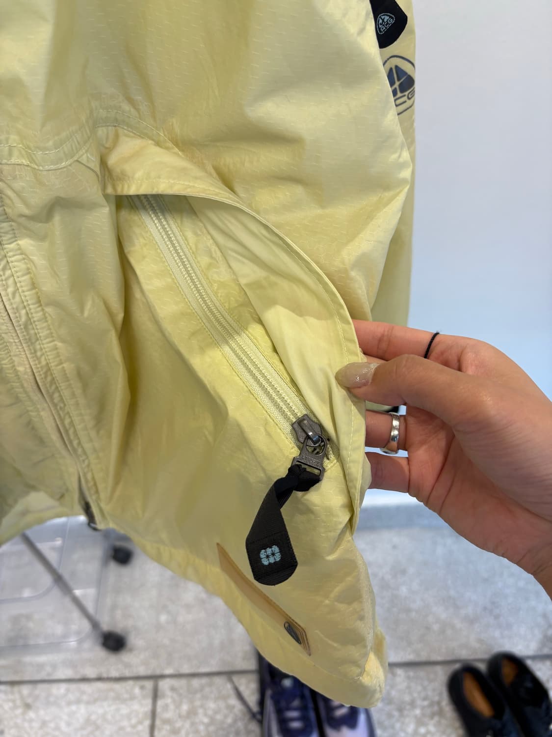 Nike ACG yellow windbreaker 상품이미지5