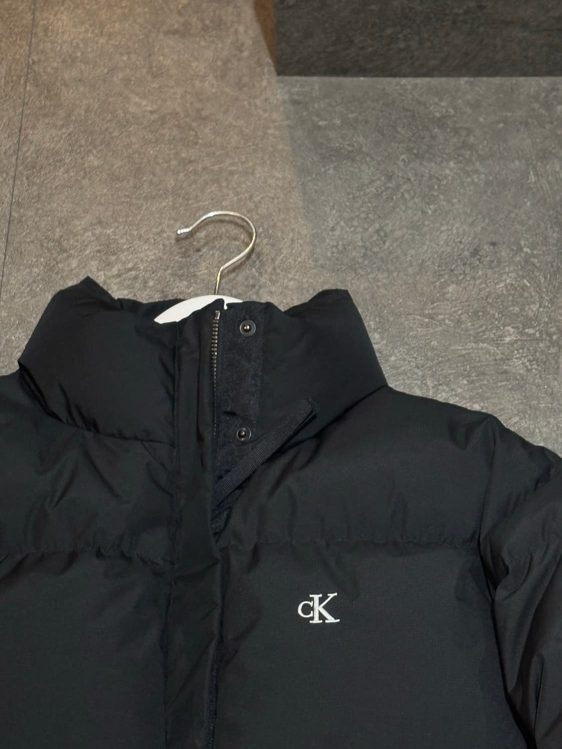 캘빈클라인 CK로고 여성 숏패딩 블랙 XS사이즈 상품이미지4