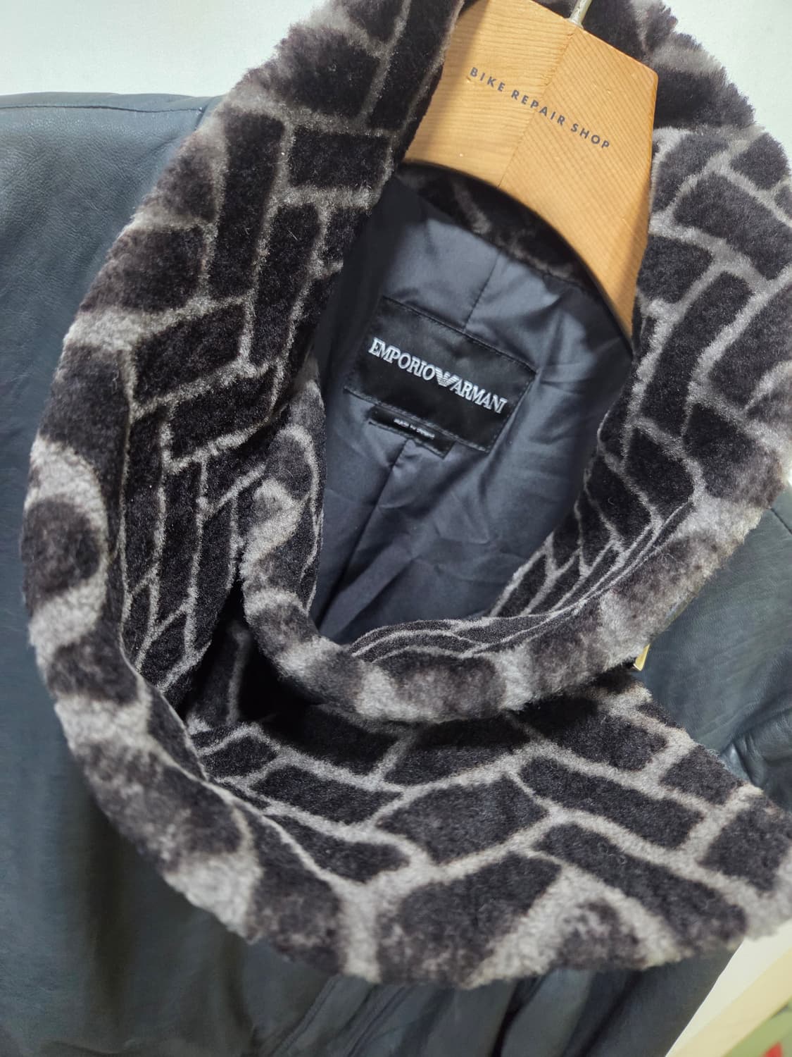 아르마니 비대칭 가죽 코트 상품이미지3