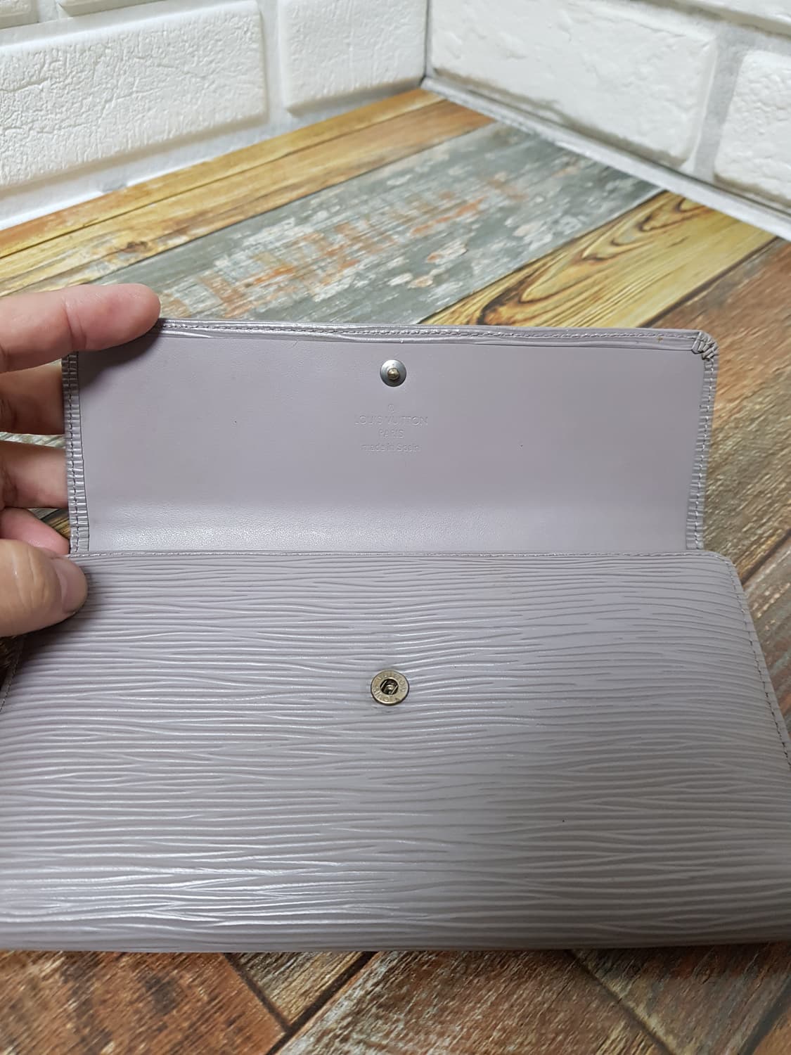 [정품] 루이비통 에피 장지갑 그레이 상품이미지10