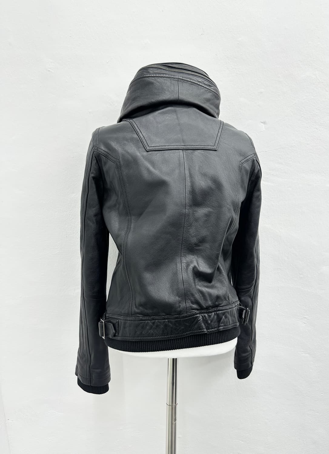 DEMOO lamb skin high neck leather bomber 상품이미지3