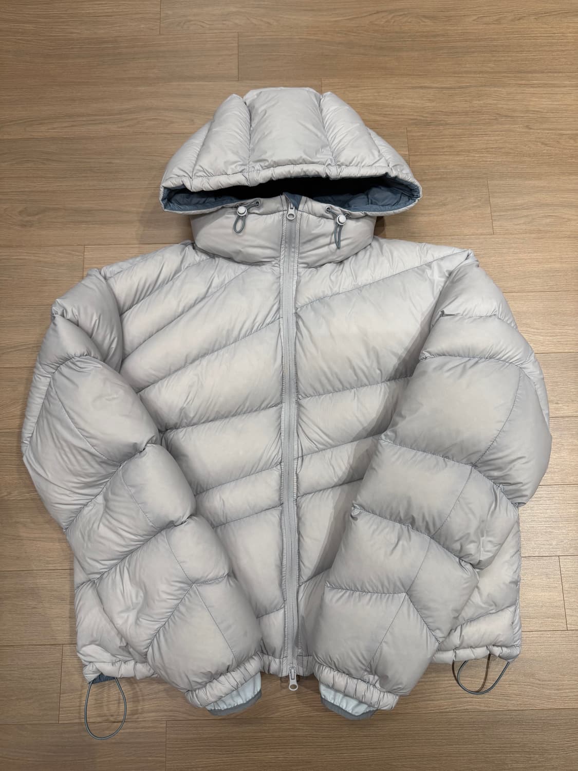 밈더워드로브 코인 서울 다이애그널 라이닝 다운 점퍼 스카이블루 상품이미지3