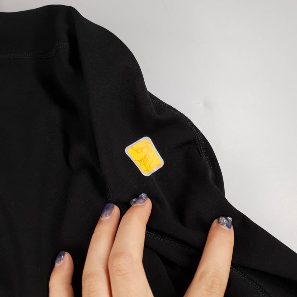 아크테릭스 블랙 그레이 암 로고프린팅 하프집업 반집업  상품이미지8