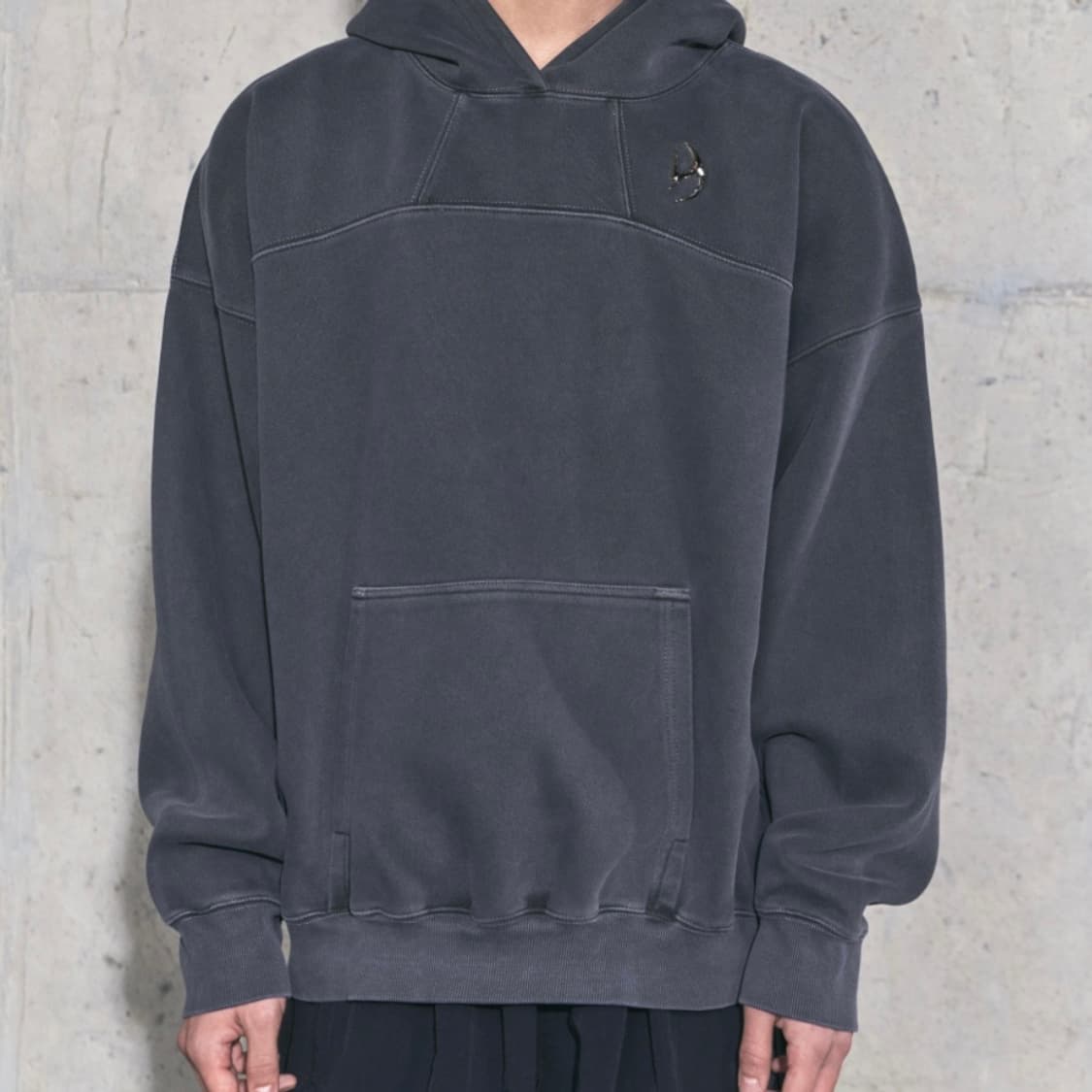 디서먼트 DSMT 피그먼트 크롭 후드티 상품이미지2