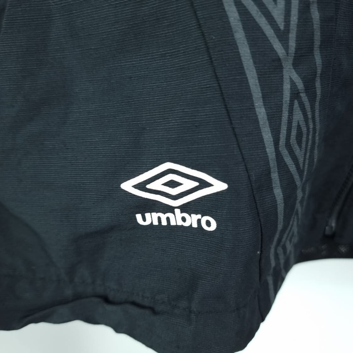 [엄브로] 오버핏 크롭 후드 바람막이 자켓 블랙 M19619 상품이미지6