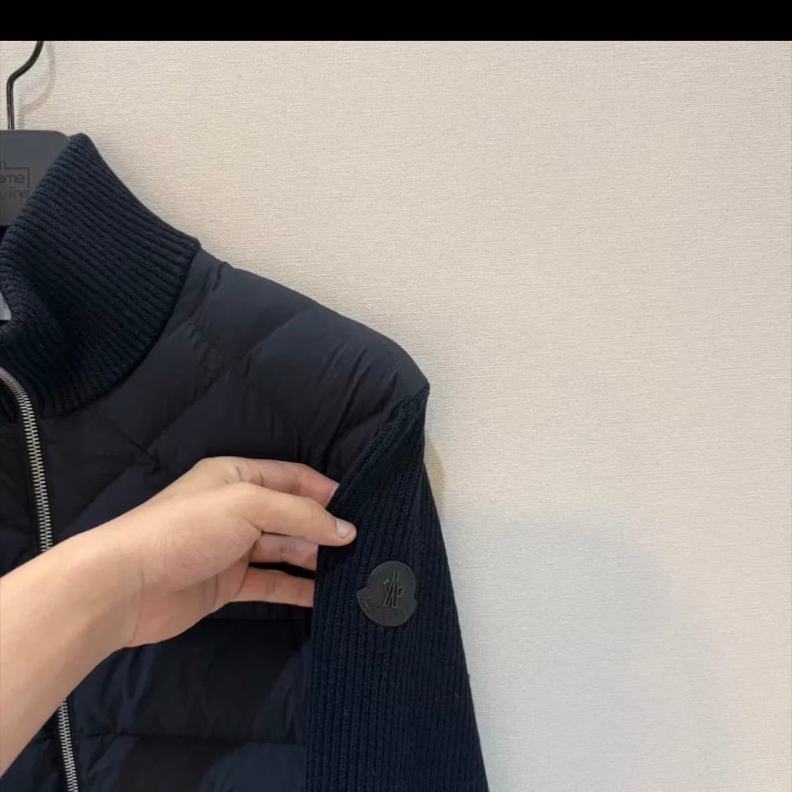 몽클레르 트리곳 니트페딩 블랙 와펜 [L] 상품이미지3