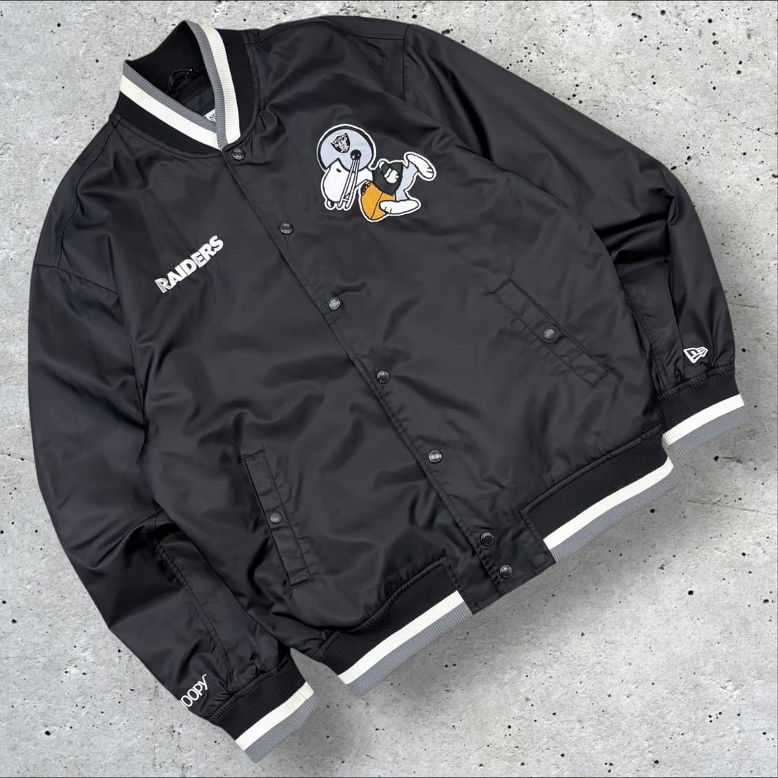 [110] 뉴에라 NFL 레이더스 스누피 블랙 스타디움 자켓 C397 상품이미지2