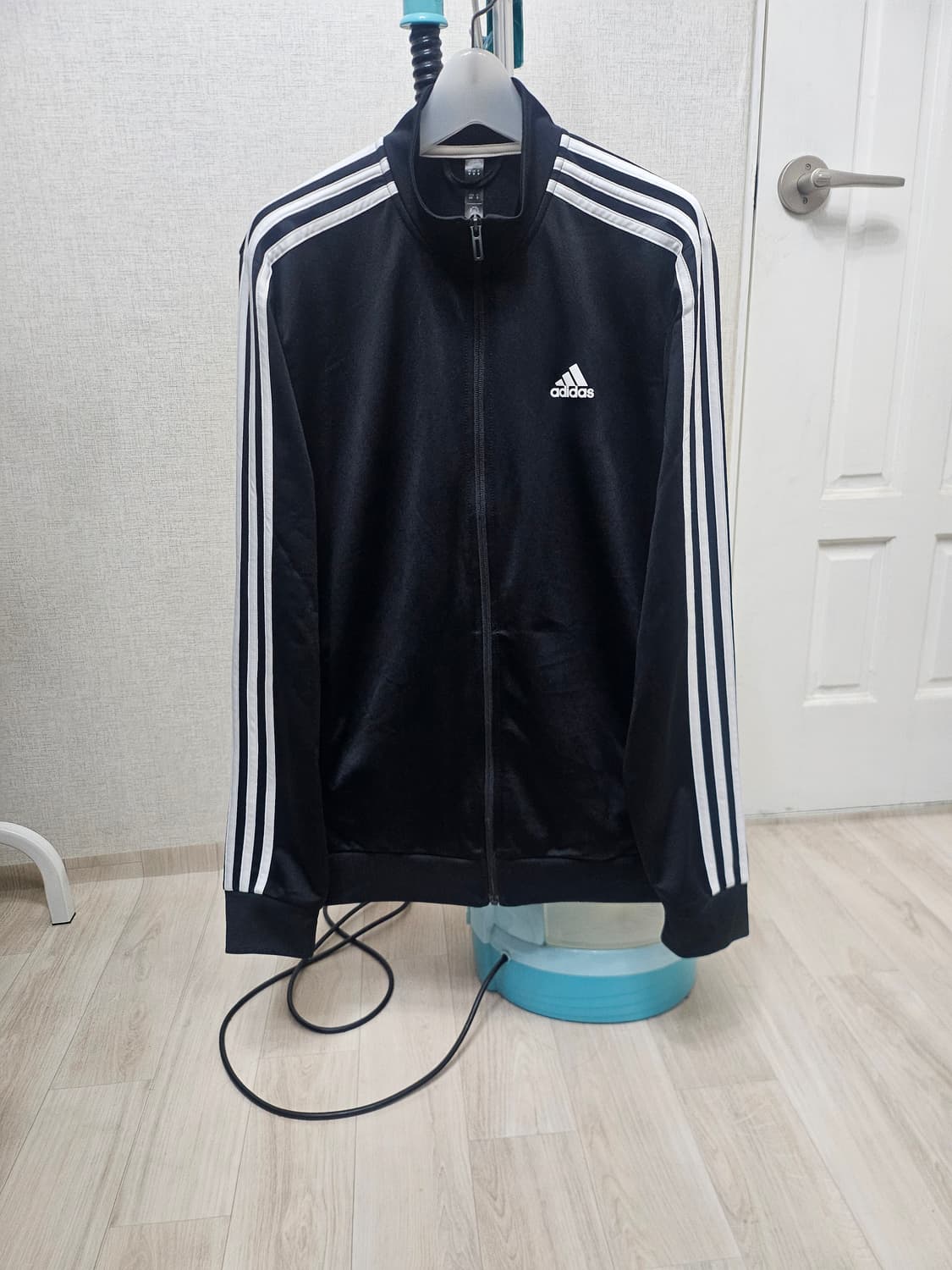 (100)L ☆초대장급☆ 아디다스 에센셜 3S 웜업 [검흰] 트랙탑져지 상품이미지1