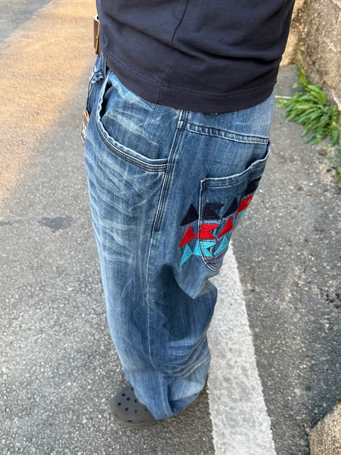 레터링 자수 워싱 데님 팬츠 상품이미지8