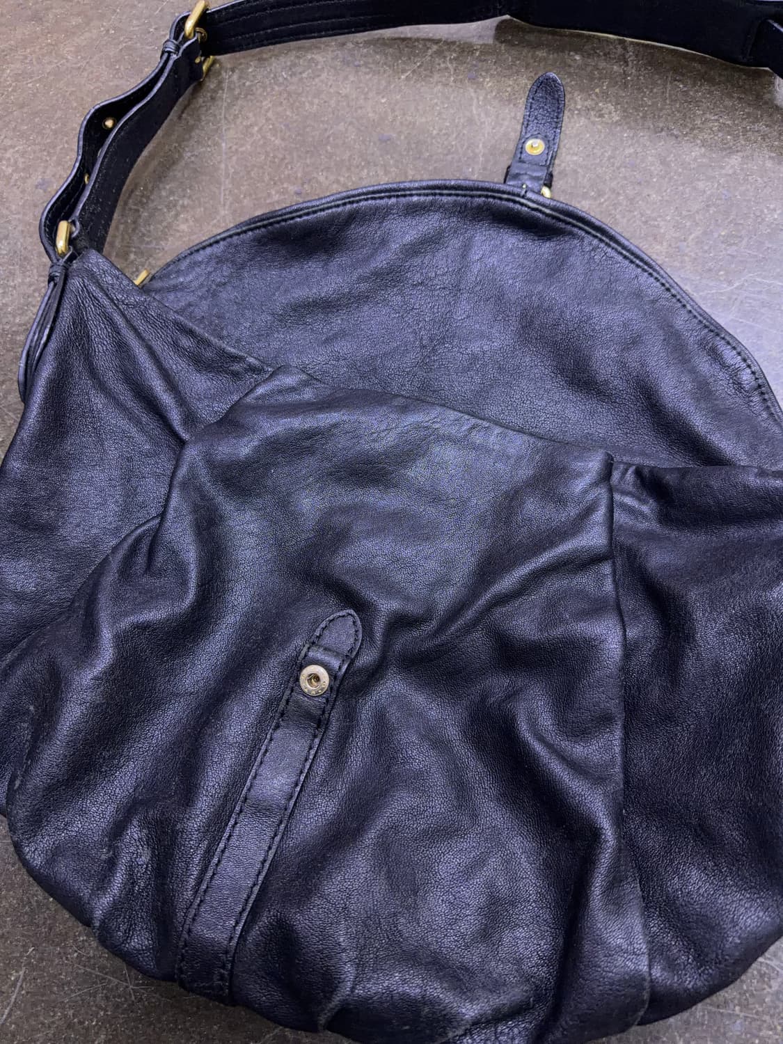 마크 바이 마크제이콥스 펄스 크로스백 레더 블랙 골드 가방 상품이미지4