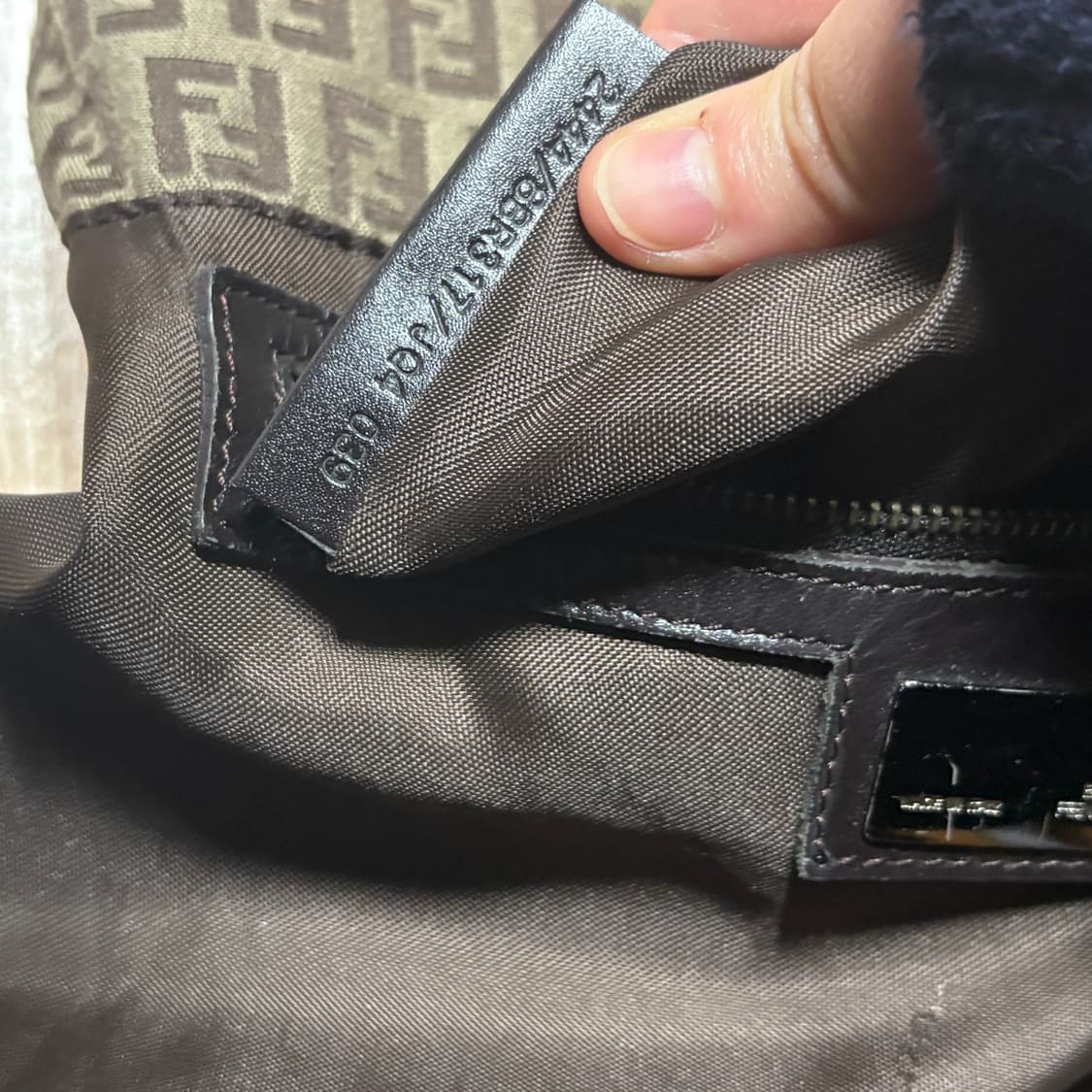 펜디 주카 숄더백 상품이미지9