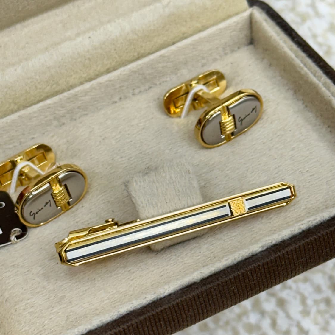 지방시 넥타이핀+커프스링크 세트 상품이미지4