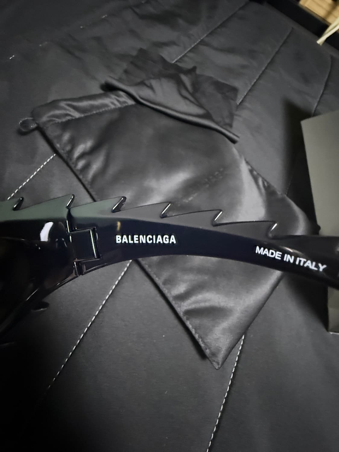 발렌시아가 스파이크 렉탱글 유일 매물 상품이미지7