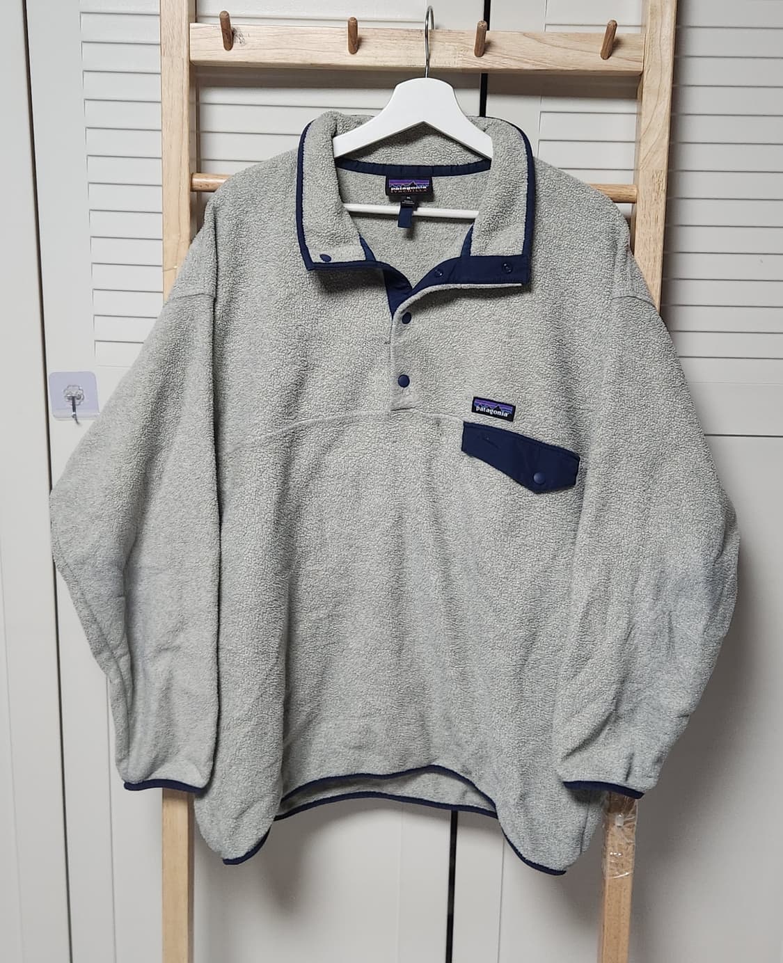 10s 파타고니아 신칠라 스냅-T 그레이/네이비 상품이미지1