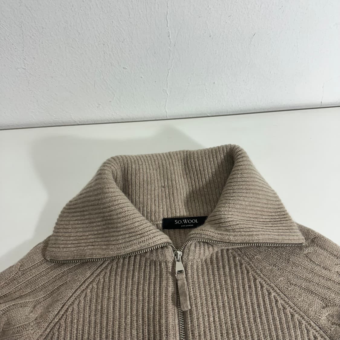 우먼S 쏘울 베이지 폴라카라 모100 니트집업 상품이미지3