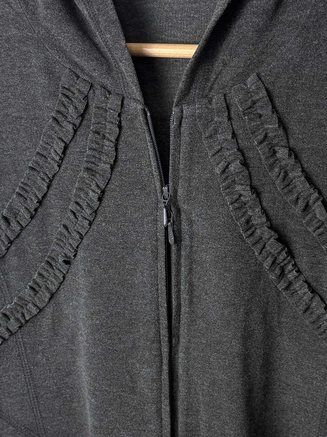 Traffic Basic 프릴 투웨이 후드 집업 상품이미지3