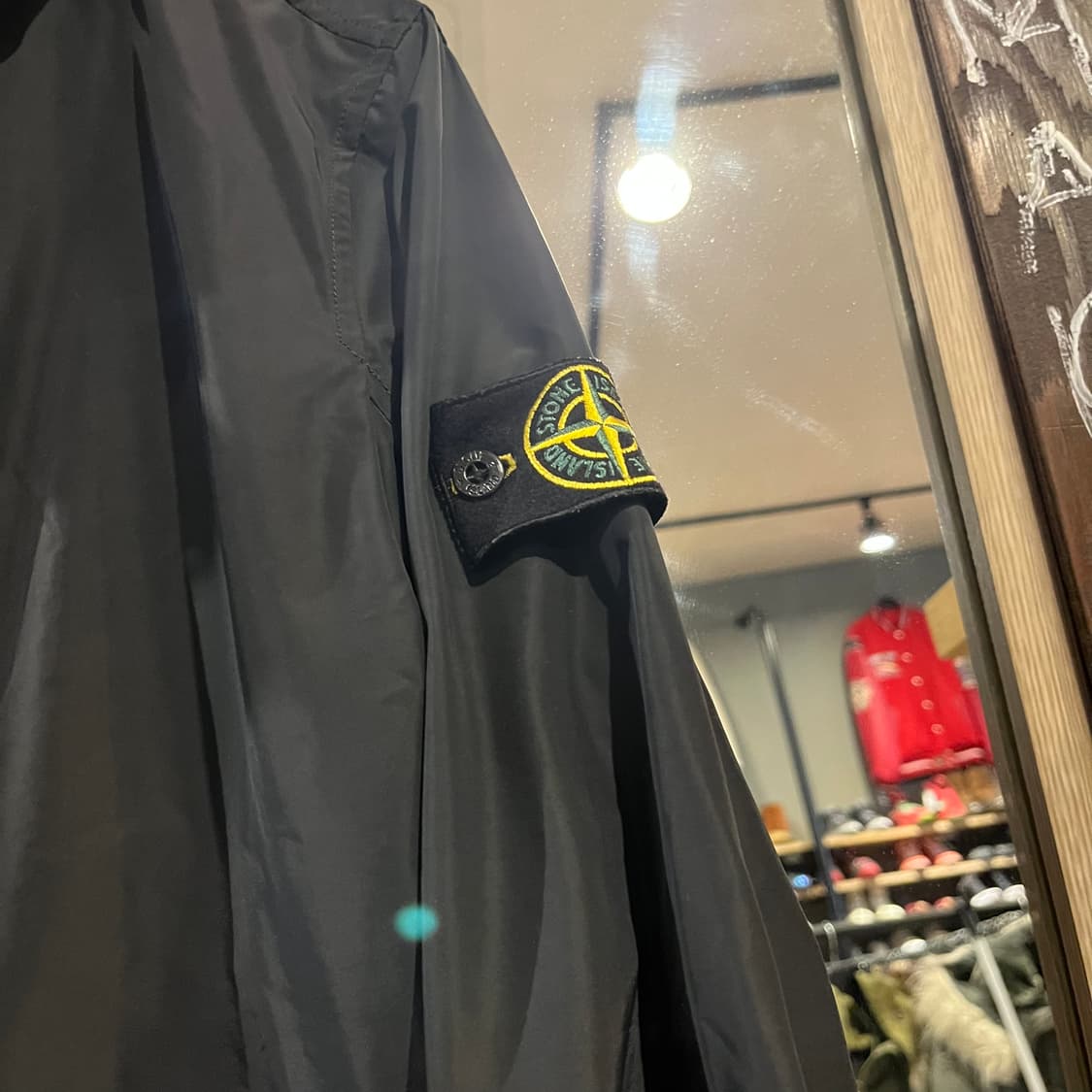 스톤아일랜드 87C2422 블랙 히든후드 투웨이지퍼 와펜 마이크로랩스 상품이미지3