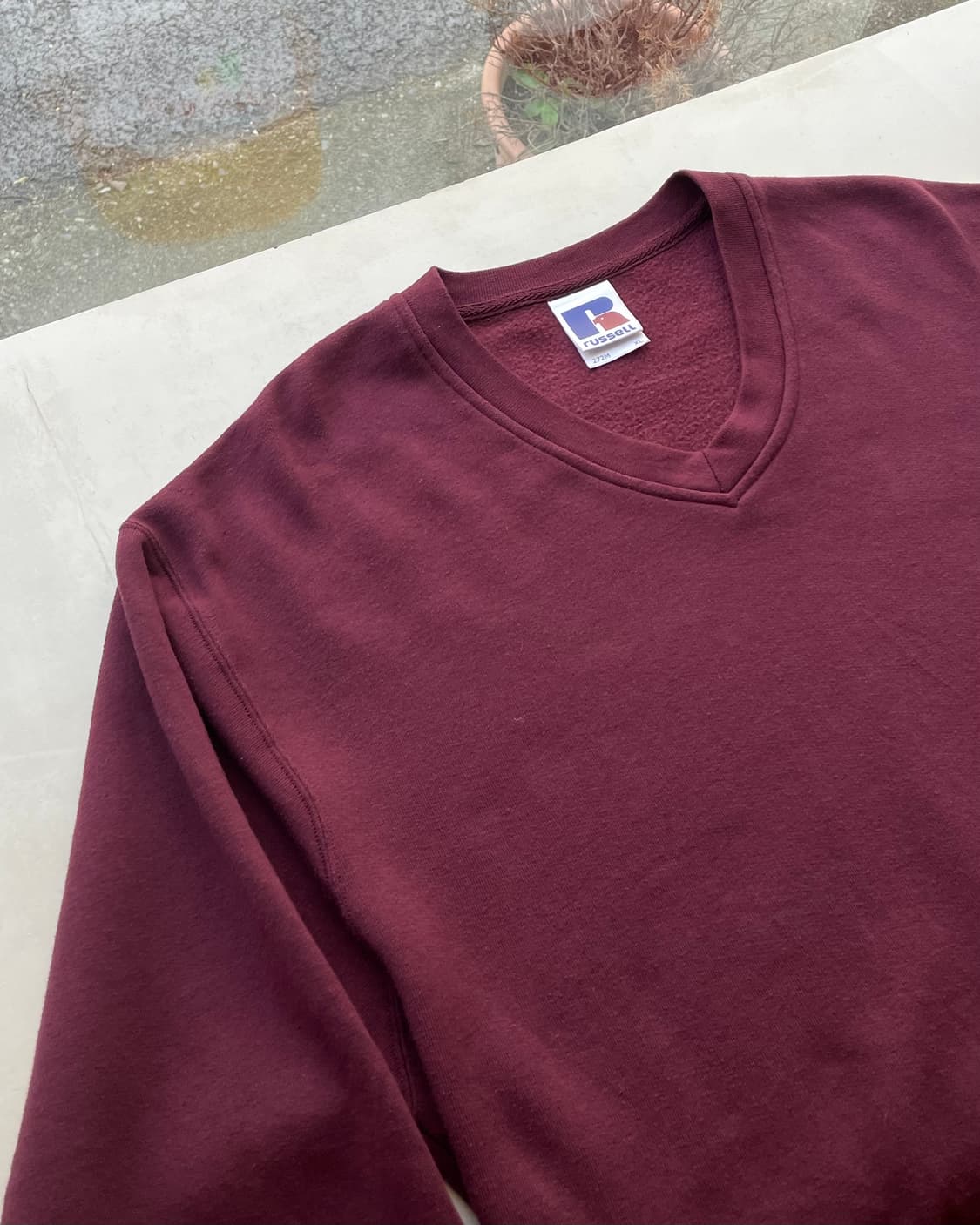 Russell v-neck plain sweatshirt 러셀 스웻셔츠 상품이미지1