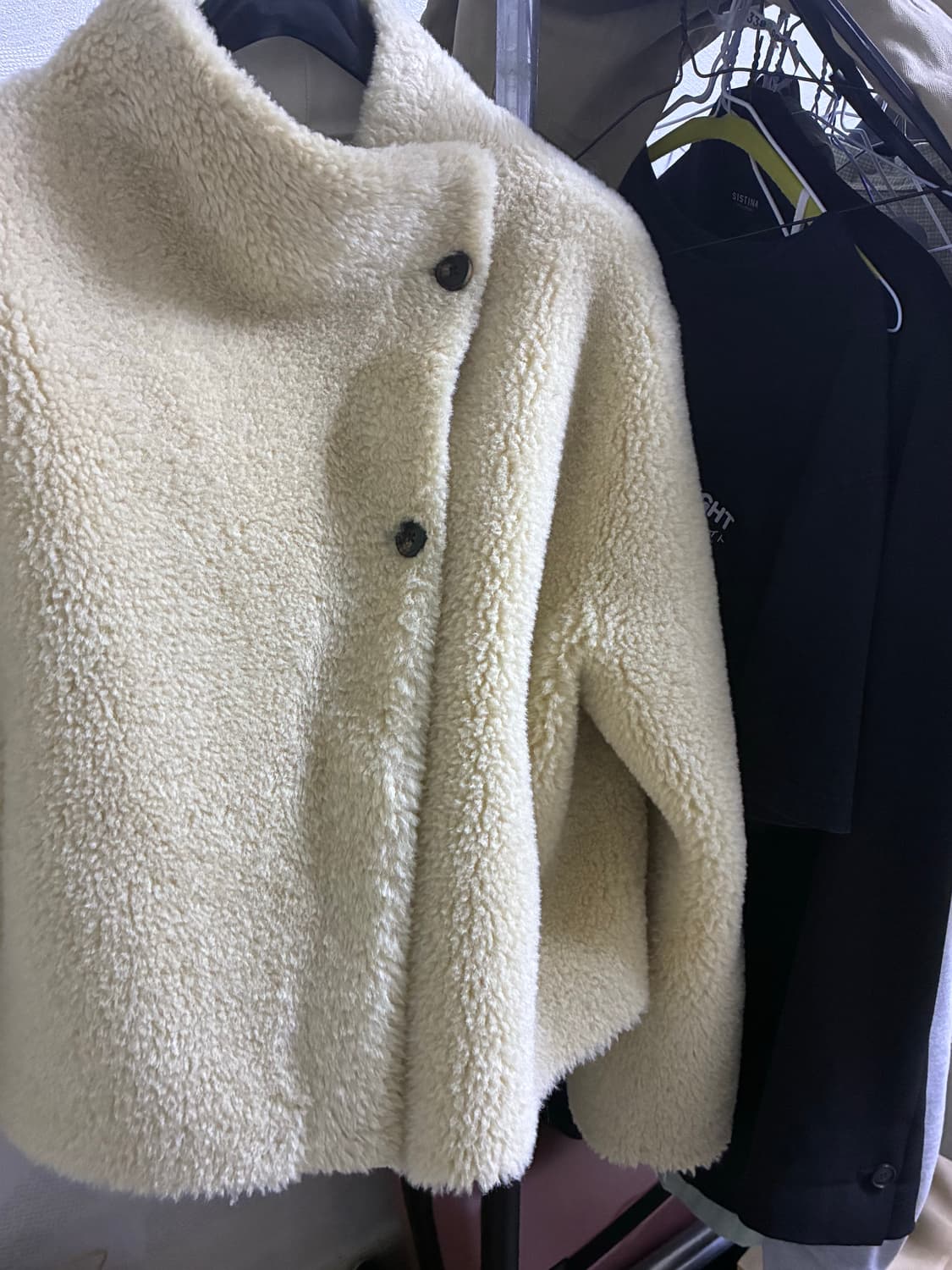 컴앤드헤이마 하이넥 버튼 숏 무스탕 상품이미지1