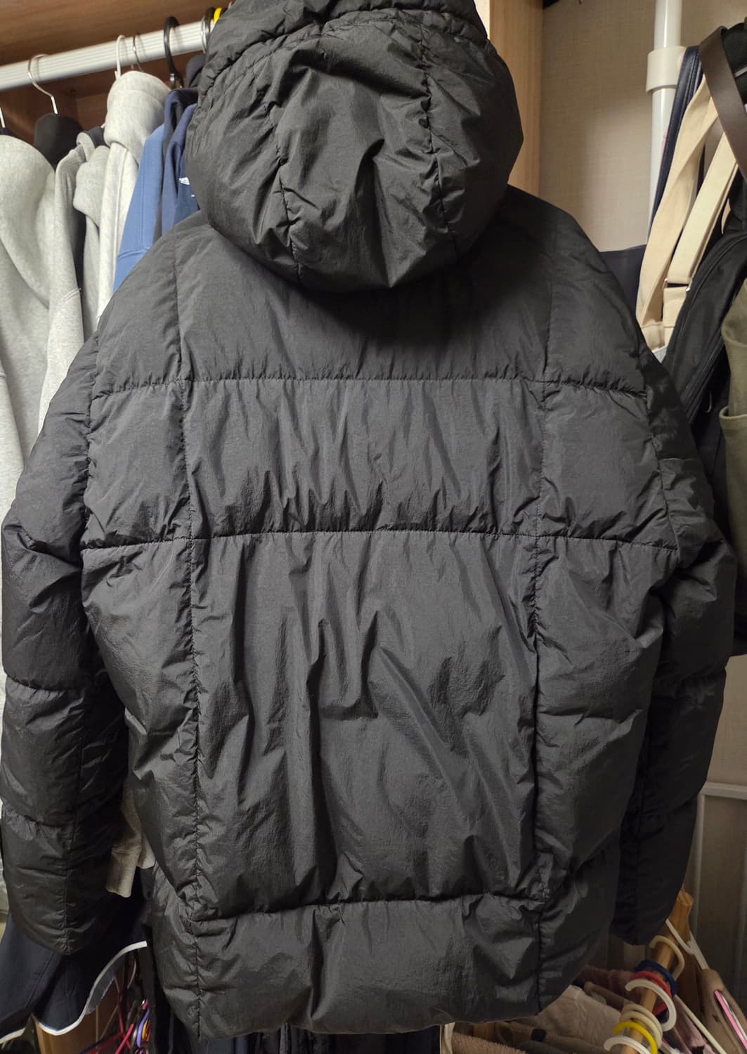 스톤아일랜드 크링클랩스 후드패딩 XL 팝니다 상품이미지2