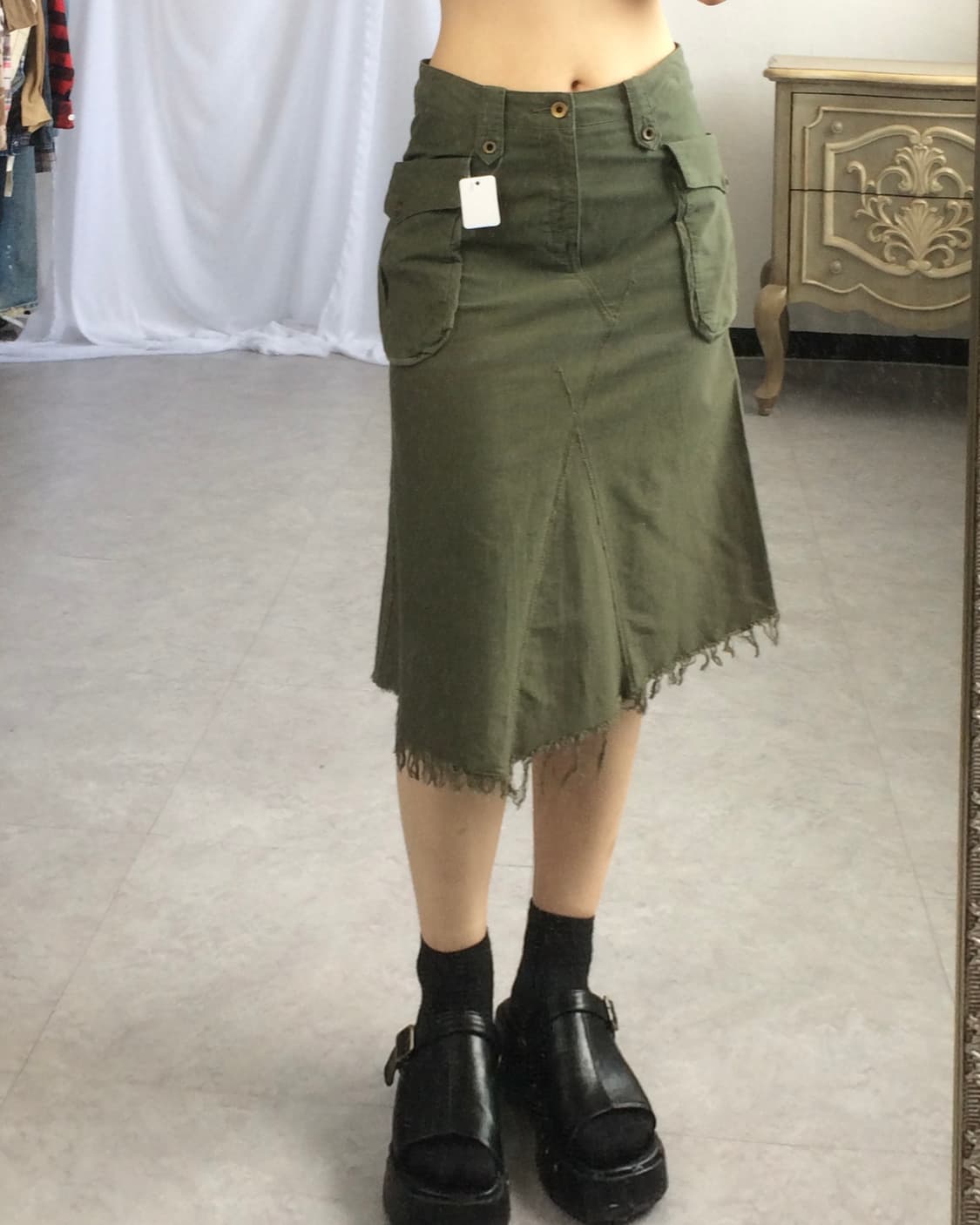 Out pocket point fringe midi skirt 상품이미지1
