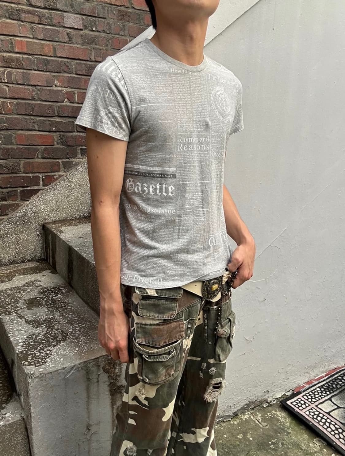 존 갈리아노 뉴스페이퍼 반팔티 상품이미지2