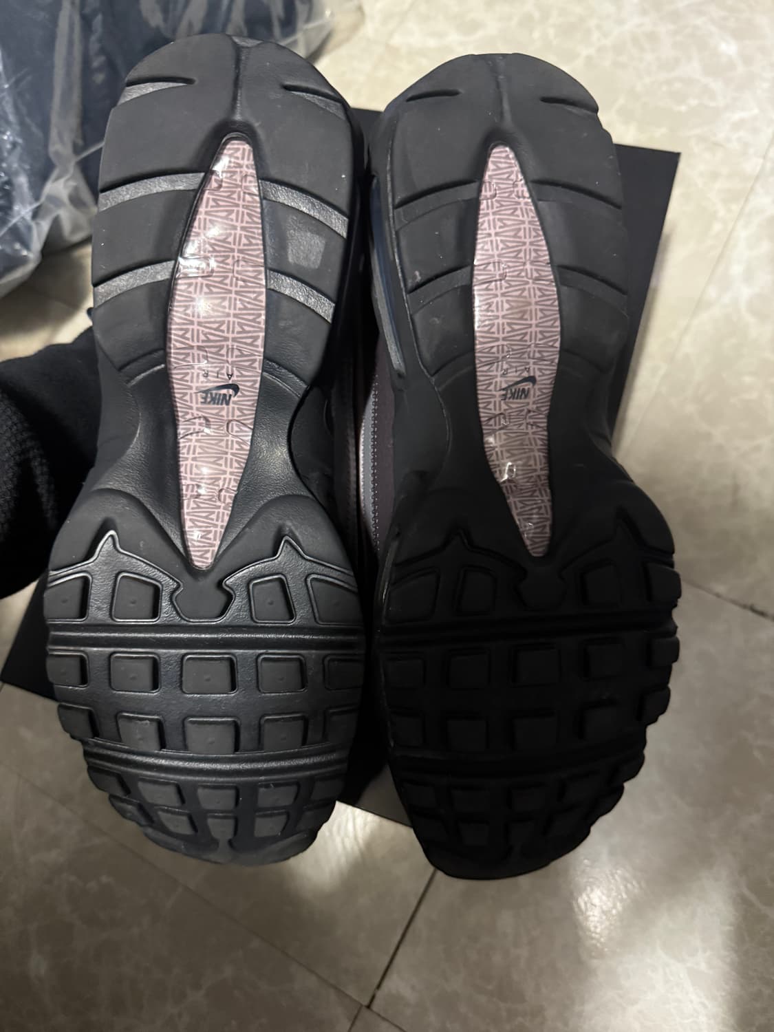 275사이즈 나이키 에어맥스95 아 마 마니에르 상품이미지5