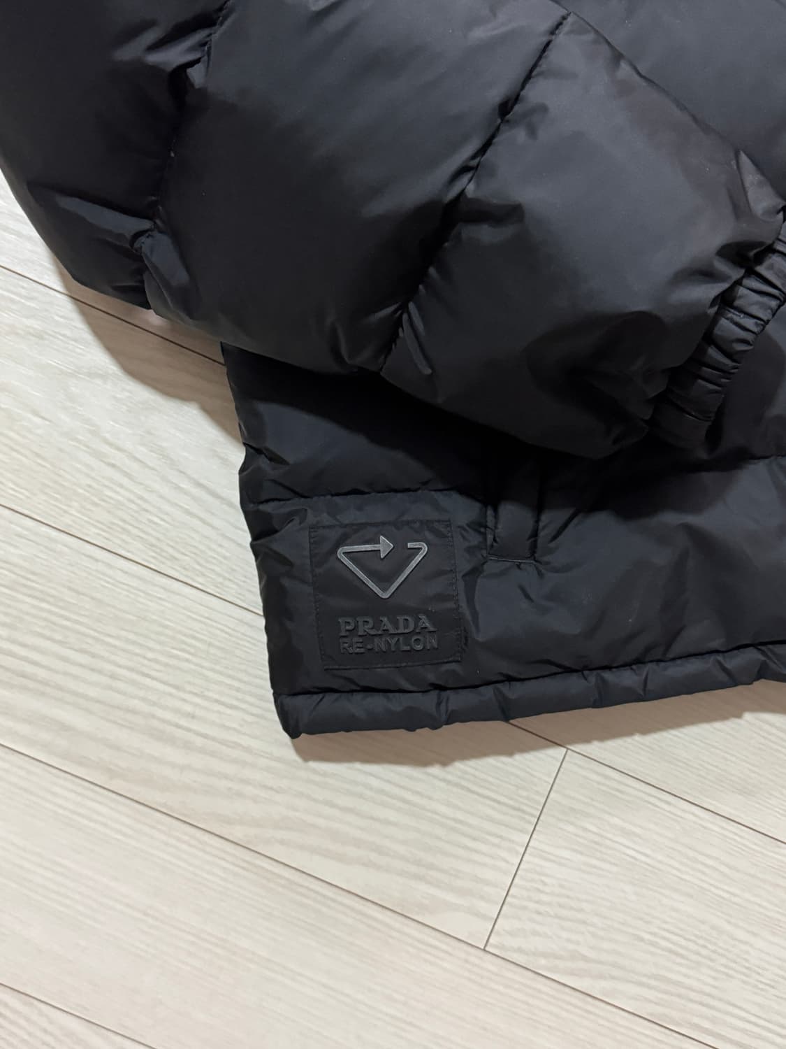 (50) 프라다 SGB702 이동휘 패딩 상품이미지4