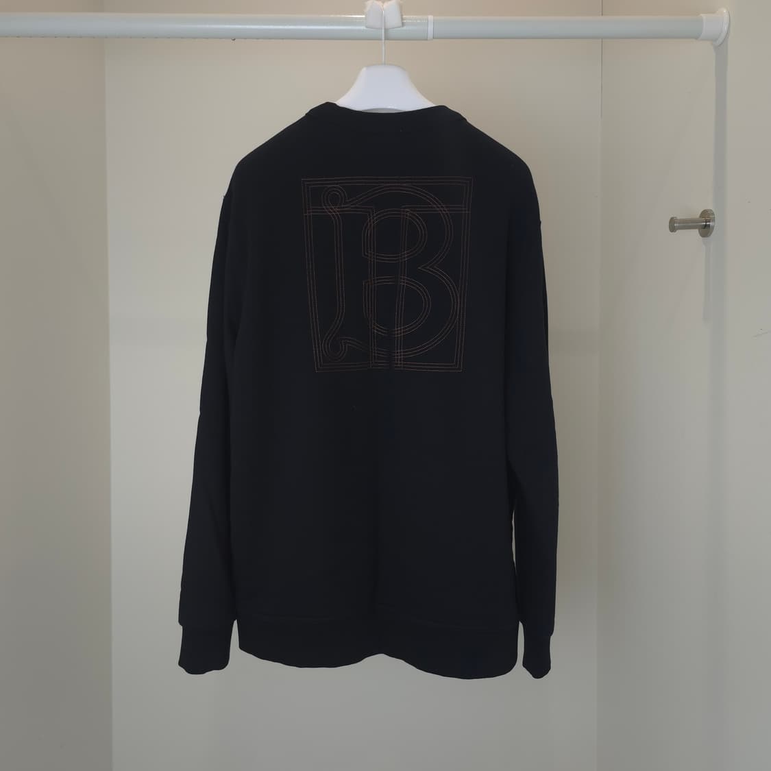 [정품] 버버리 TB 로고 맨투맨 / 8070680 상품이미지2