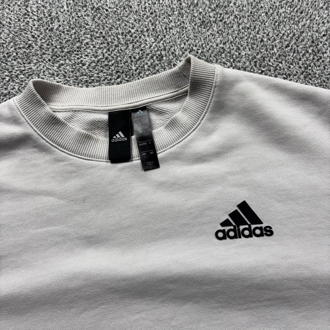 아디다스 이큅먼트 백삼선 맨투맨 상품이미지3