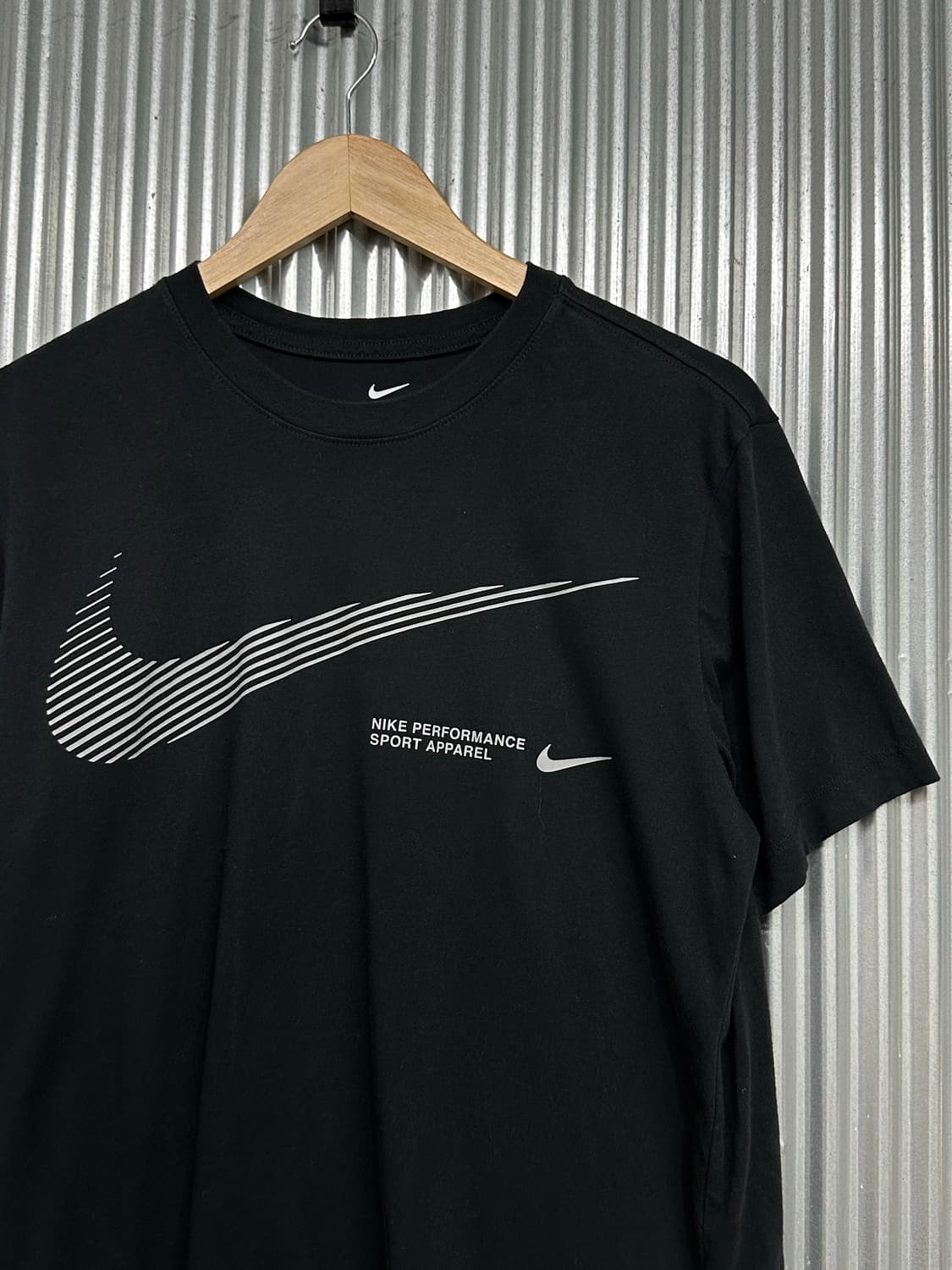 (L)  나이키 드라이핏 플래쉬 남성 그래픽 트레이닝 반팔 티셔츠 상품이미지3