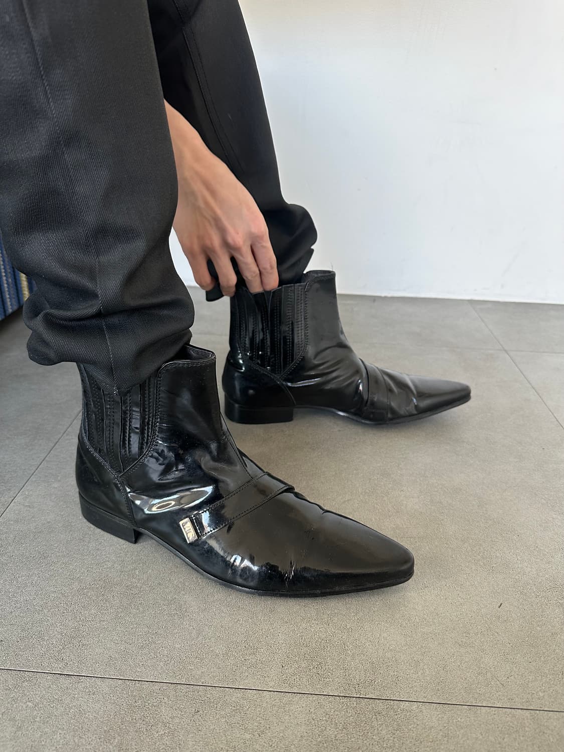 베르사체 페이던트 레더 하네스 부츠 상품이미지2