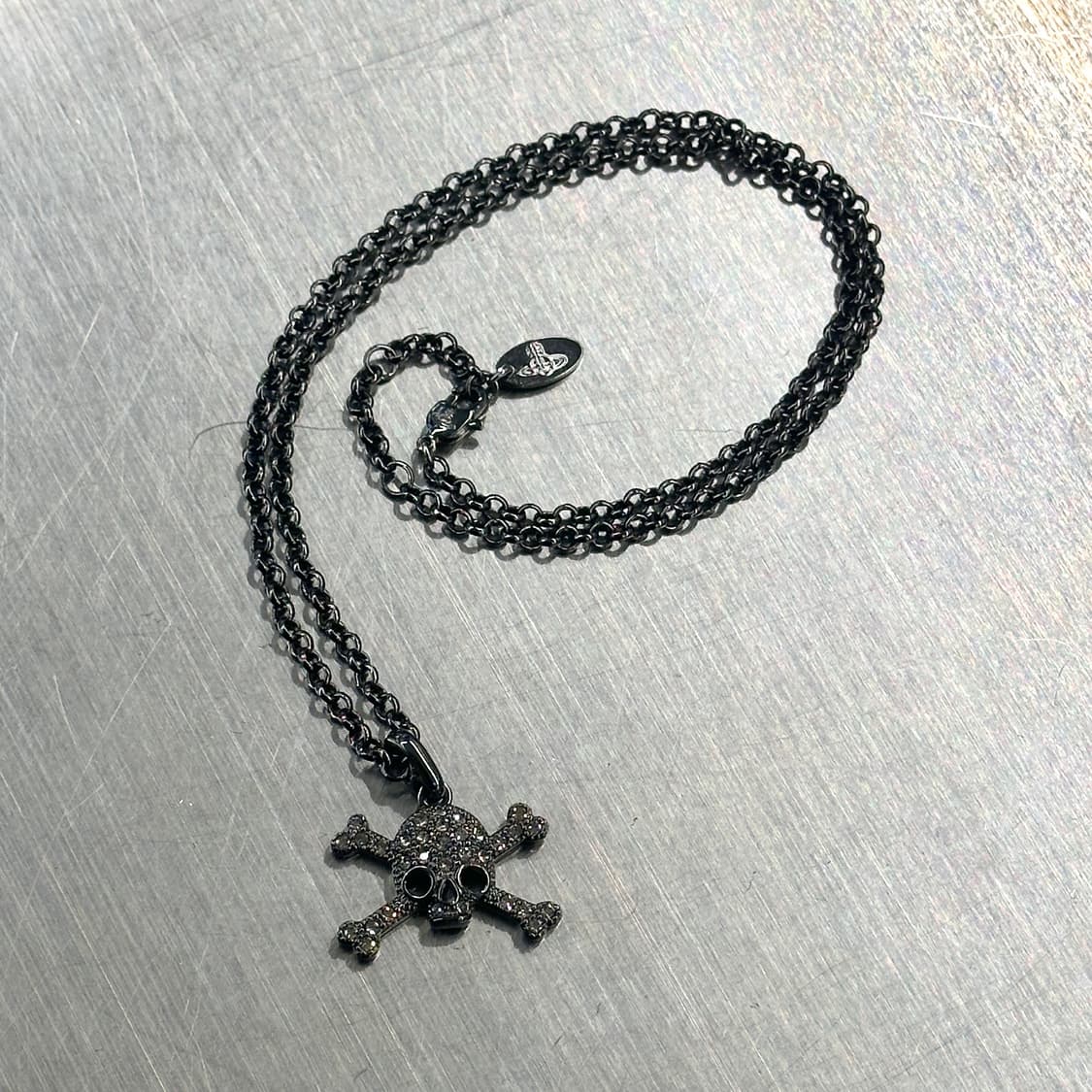 비비안웨스트우드 크리스탈 스컬 펜던트 목걸이 상품이미지2